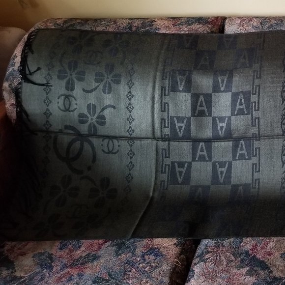 NWT various patterns, cashmere scarf, lucky 4 leaf clover, dk green/gold/black - Picture 5 of 10